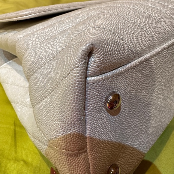 Chanel pearlescent white coco handle medium/large size. - Picture 15 of 16